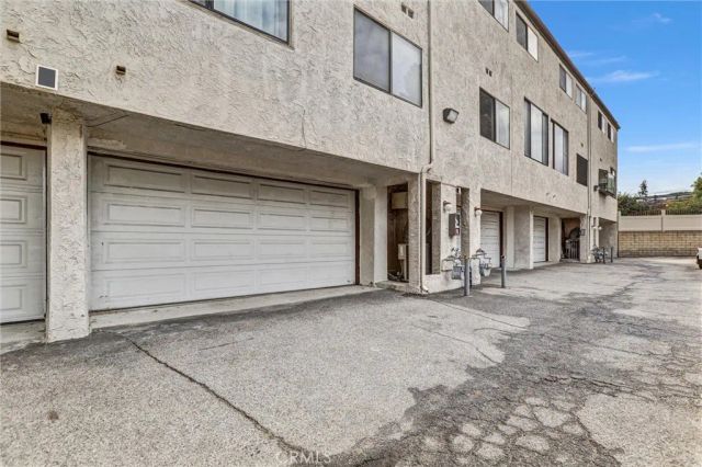 18242 Burbank Boulevard 8, Tarzana, CA 91356