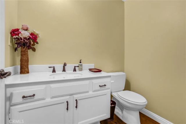 18242 Burbank Boulevard 8, Tarzana, CA 91356