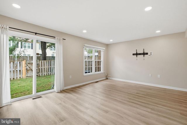 12120 STONEFORD DR, Woodbridge, VA 22192