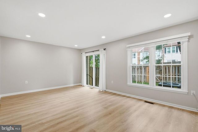 12120 STONEFORD DR, Woodbridge, VA 22192