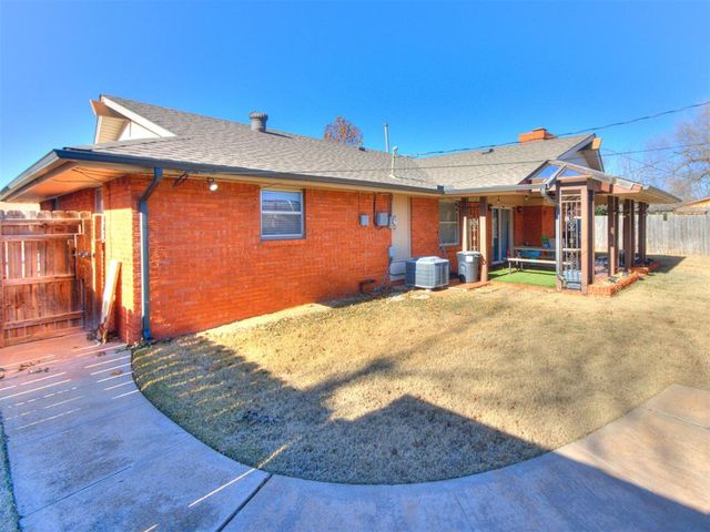 11012 Greystone Avenue, The Village, OK 73120