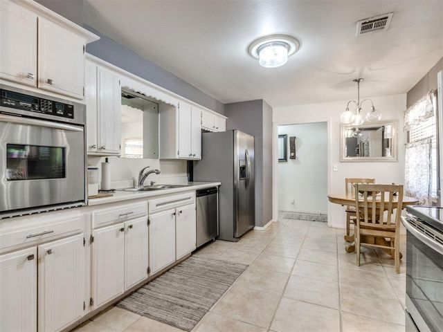 11012 Greystone Avenue, The Village, OK 73120