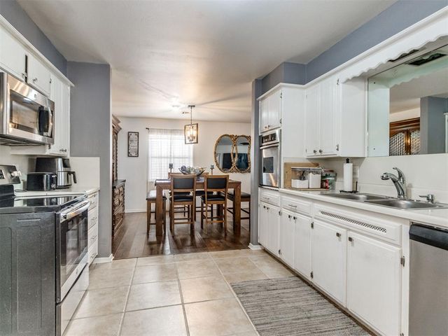 11012 Greystone Avenue, The Village, OK 73120