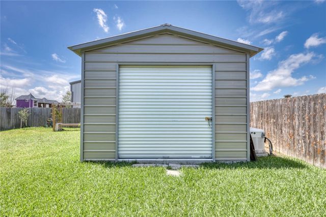2622 Date Palm Dr, Corpus Christi, TX 78418