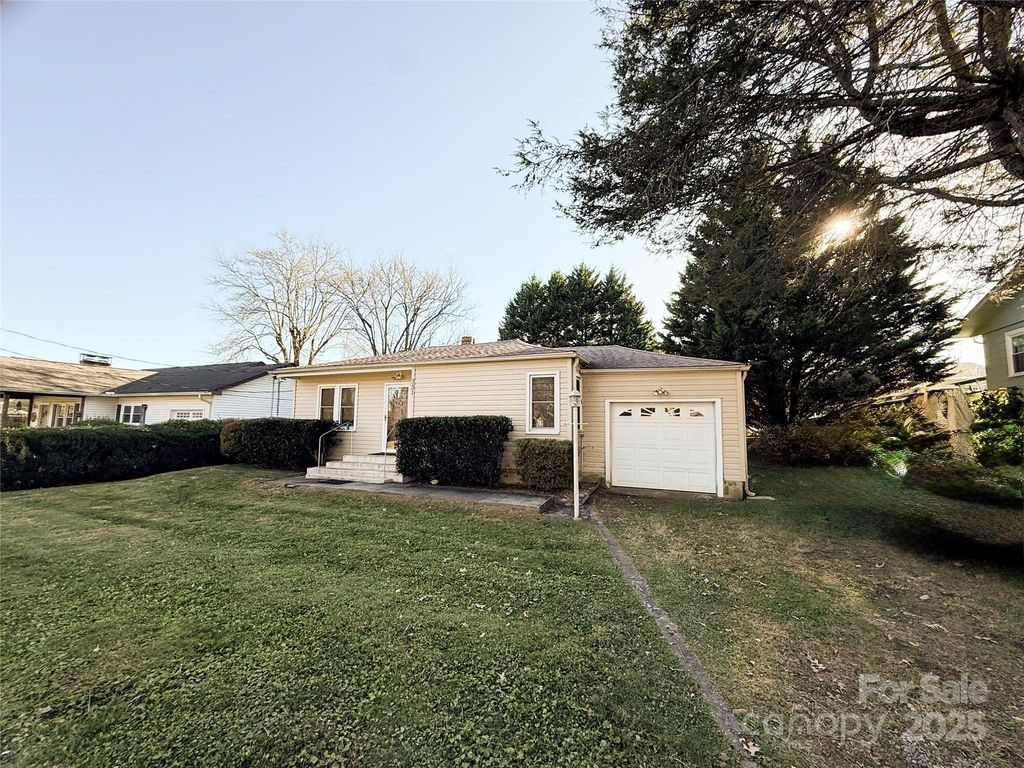 331 Probart Street, Brevard, NC 28712