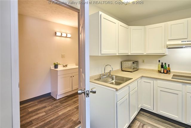 4014 MacCorkle Avenue Sw, South Charleston, WV 25309