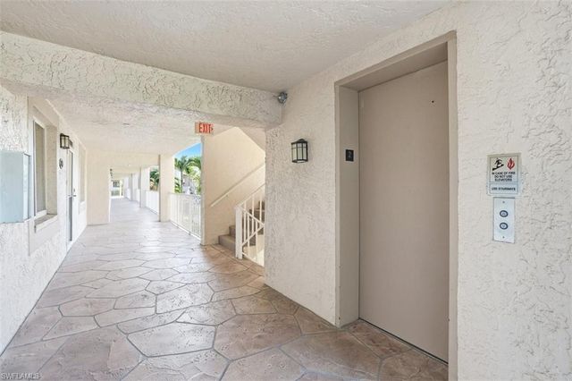 7320 Glenmoor LN 2206, Naples, FL 34104