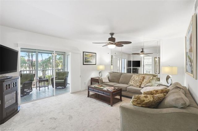 7320 Glenmoor LN 2206, Naples, FL 34104