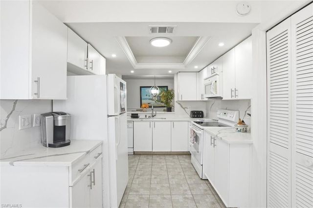 7320 Glenmoor LN 2206, Naples, FL 34104