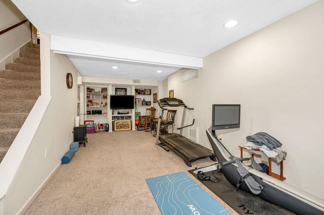 5 Meghan Drive, Nashua, NH 03063