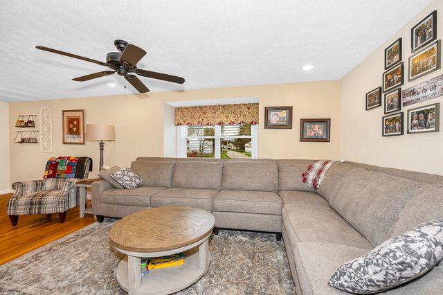 5 Meghan Drive, Nashua, NH 03063