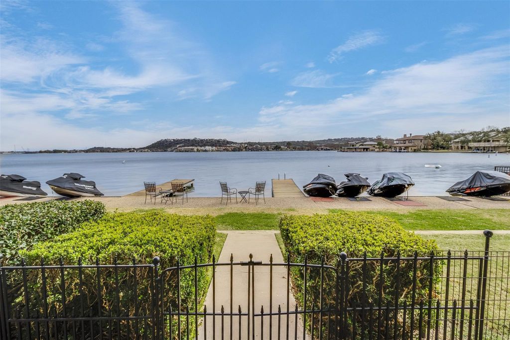 101 Island DR D, Horseshoe Bay, TX 78657