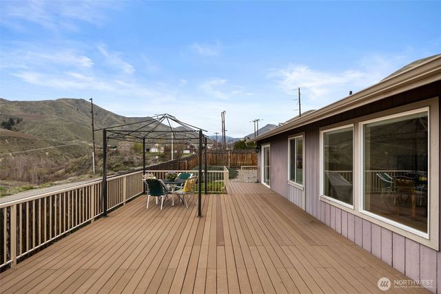 2095 Lasso Drive, Wenatchee, WA 98801