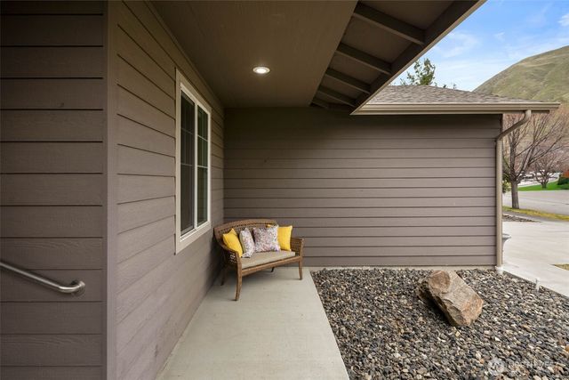 2095 Lasso Drive, Wenatchee, WA 98801