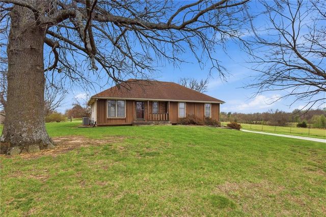 24801 E Cowherd Road, Blue Springs, MO 64015