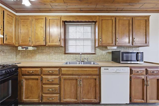 24801 E Cowherd Road, Blue Springs, MO 64015