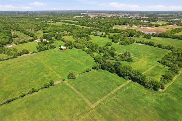 24801 E Cowherd Road, Blue Springs, MO 64015