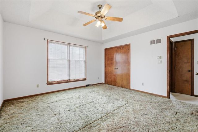 24801 E Cowherd Road, Blue Springs, MO 64015