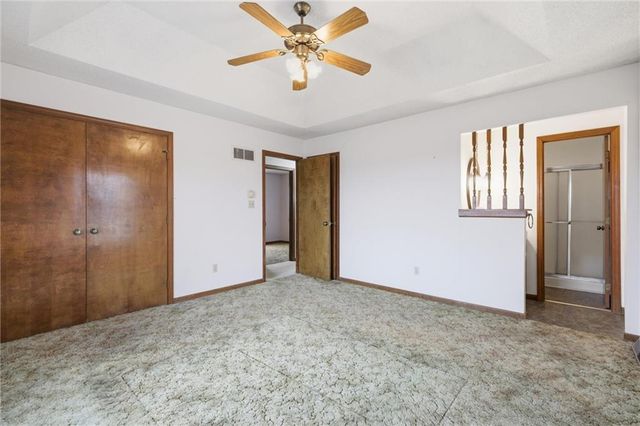 24801 E Cowherd Road, Blue Springs, MO 64015