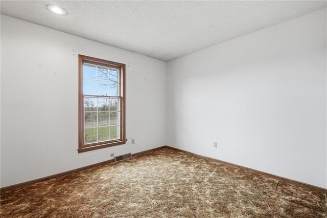 24801 E Cowherd Road, Blue Springs, MO 64015