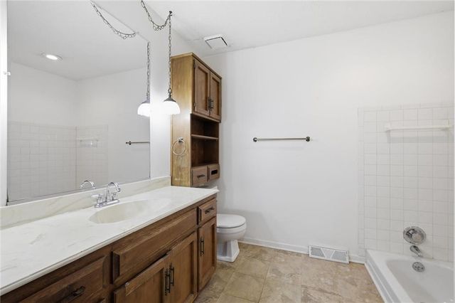 24801 E Cowherd Road, Blue Springs, MO 64015