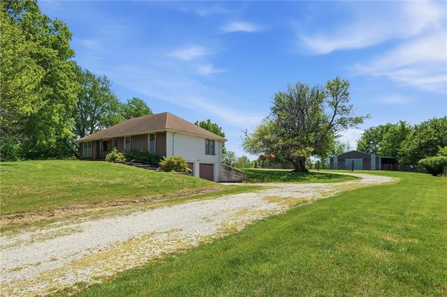 24801 E Cowherd Road, Blue Springs, MO 64015