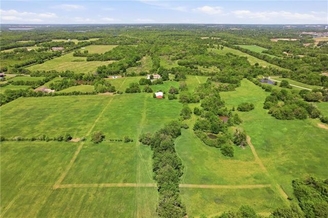 24801 E Cowherd Road, Blue Springs, MO 64015