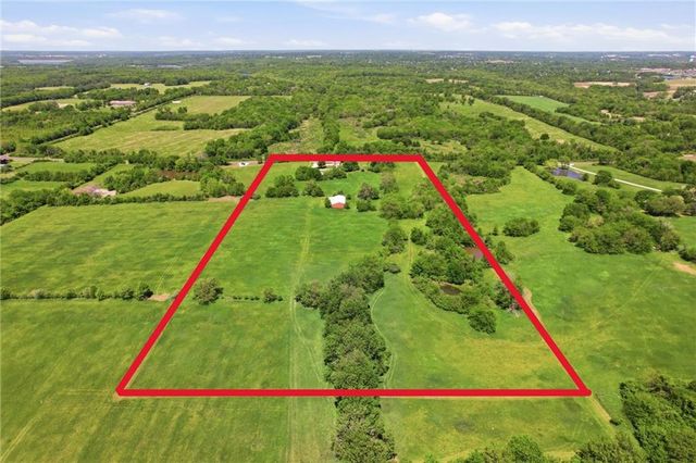 24801 E Cowherd Road, Blue Springs, MO 64015