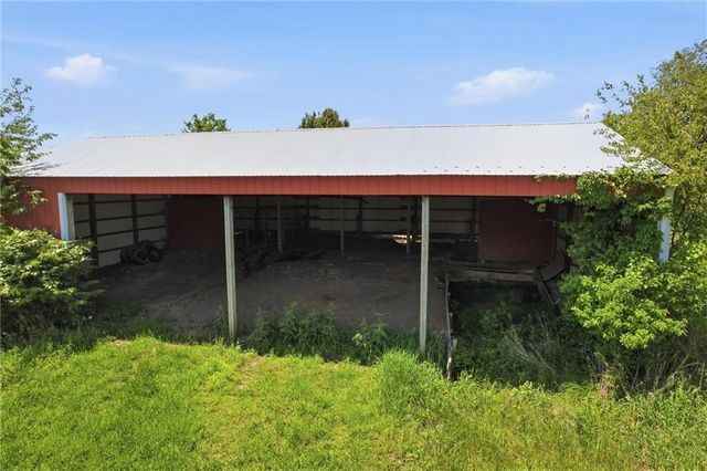 24801 E Cowherd Road, Blue Springs, MO 64015