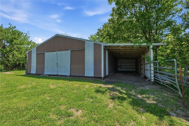 24801 E Cowherd Road, Blue Springs, MO 64015
