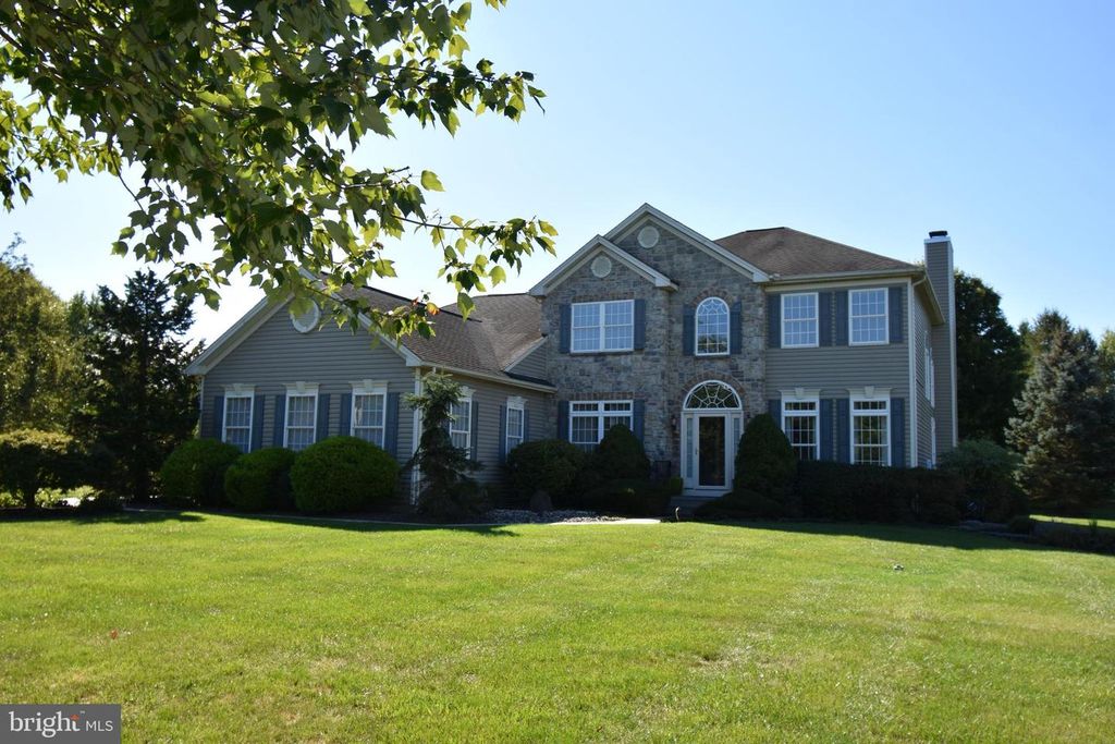 5 COG CIR, Easton, PA 18045