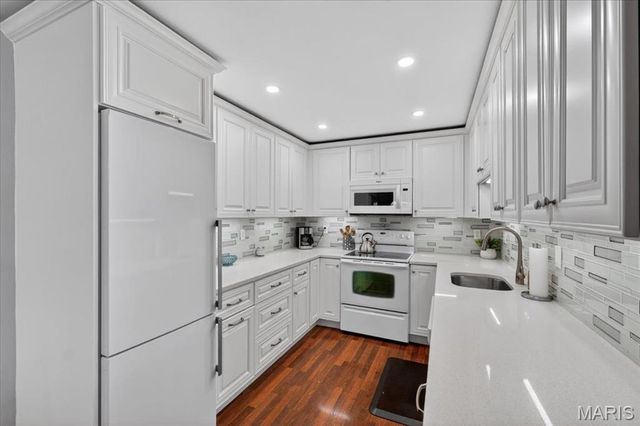 1356 Holgate Drive G3, Ballwin, MO 63021