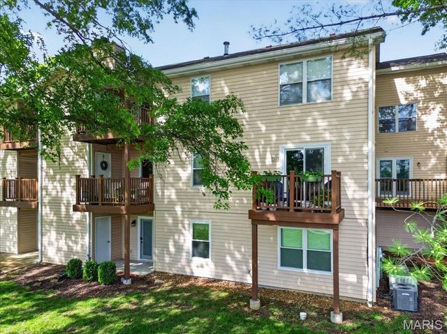 1356 Holgate Drive G3, Ballwin, MO 63021