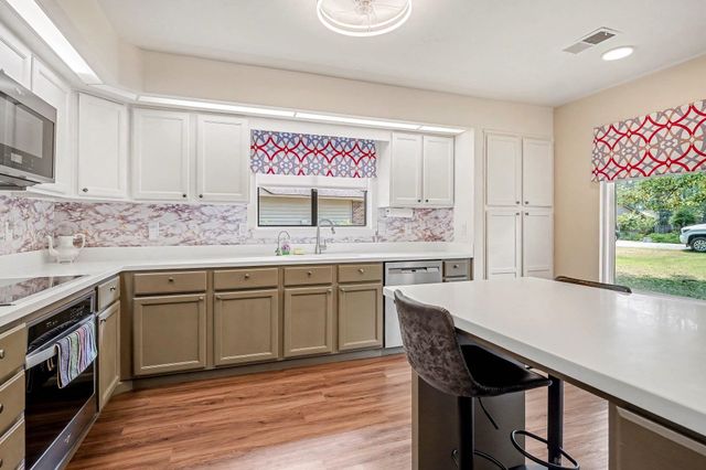 103 Hickory Dr., Conway, SC 29526