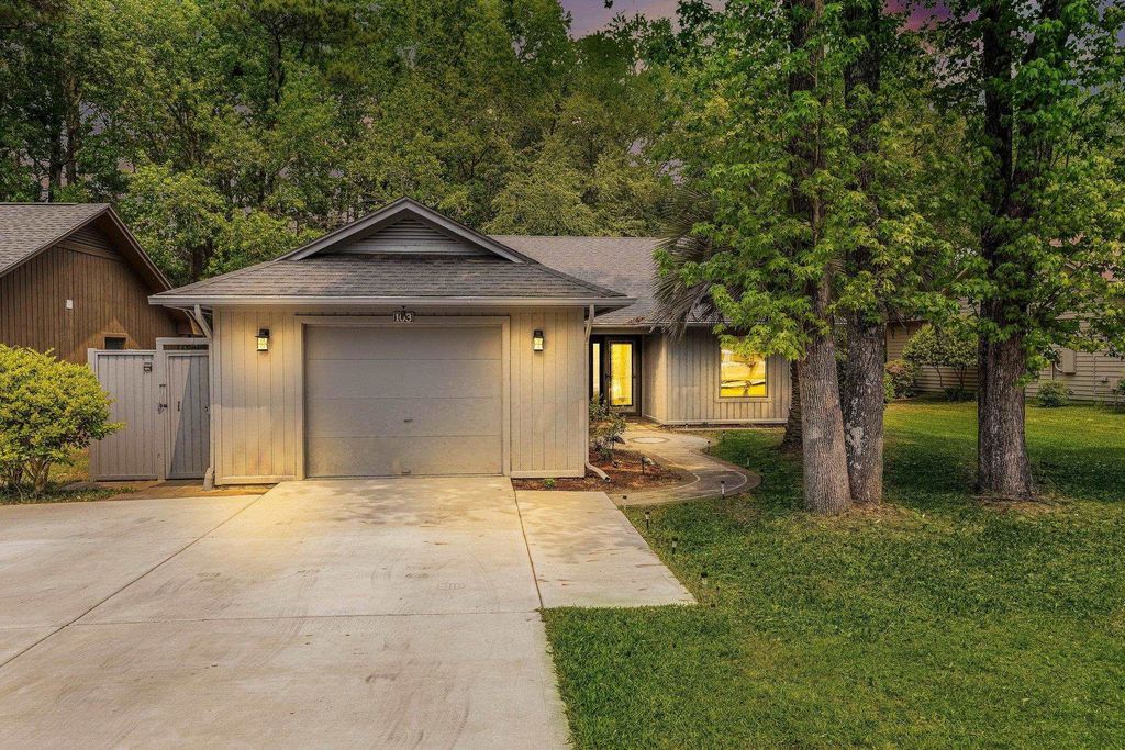 103 Hickory Dr., Conway, SC 29526