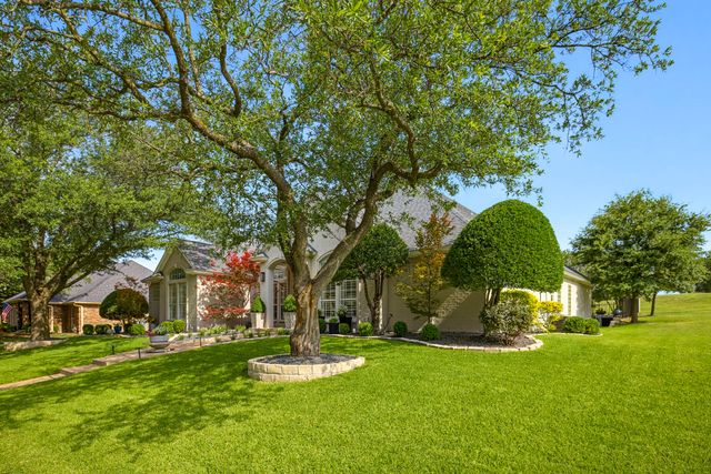 11812 Blue Creek Drive, Fort Worth, TX 76008