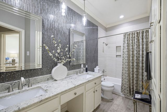 11812 Blue Creek Drive, Fort Worth, TX 76008