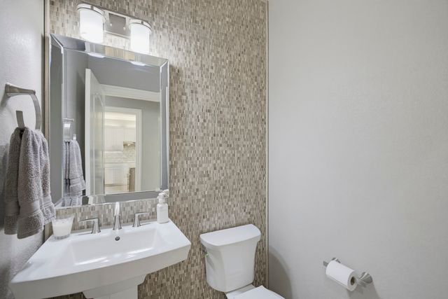 11812 Blue Creek Drive, Fort Worth, TX 76008