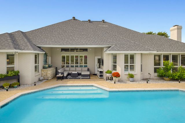 11812 Blue Creek Drive, Fort Worth, TX 76008