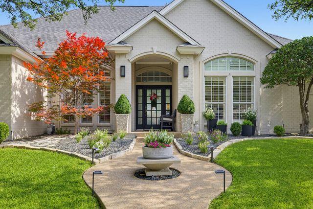 11812 Blue Creek Drive, Fort Worth, TX 76008