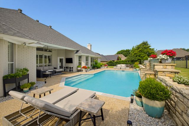11812 Blue Creek Drive, Fort Worth, TX 76008