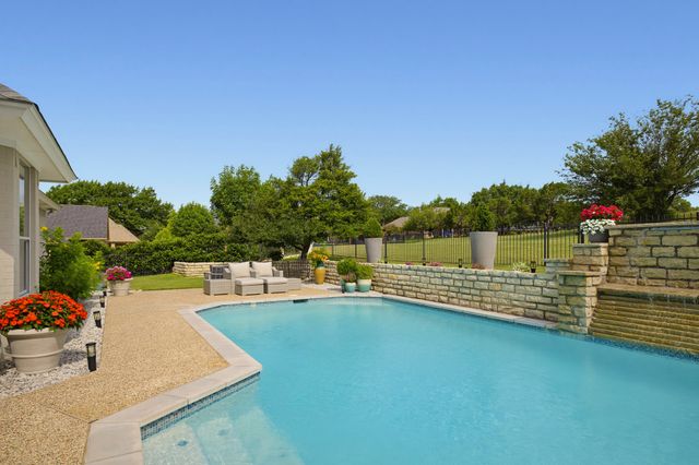 11812 Blue Creek Drive, Fort Worth, TX 76008