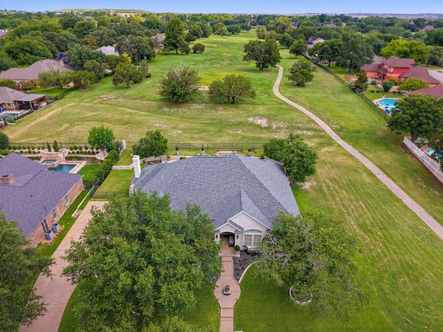 11812 Blue Creek Drive, Fort Worth, TX 76008