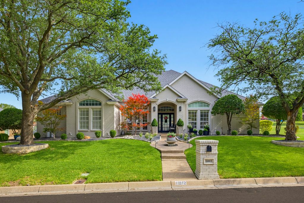 11812 Blue Creek Drive, Fort Worth, TX 76008