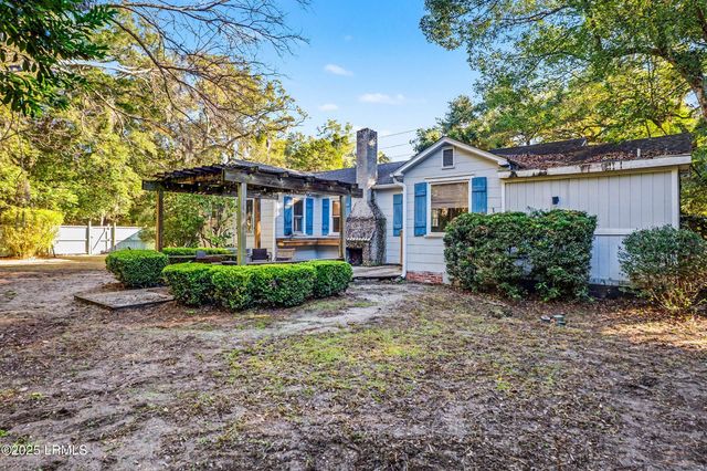 2301 Hermitage Road, Beaufort, SC 29902