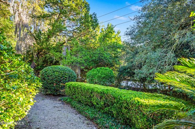 2301 Hermitage Road, Beaufort, SC 29902