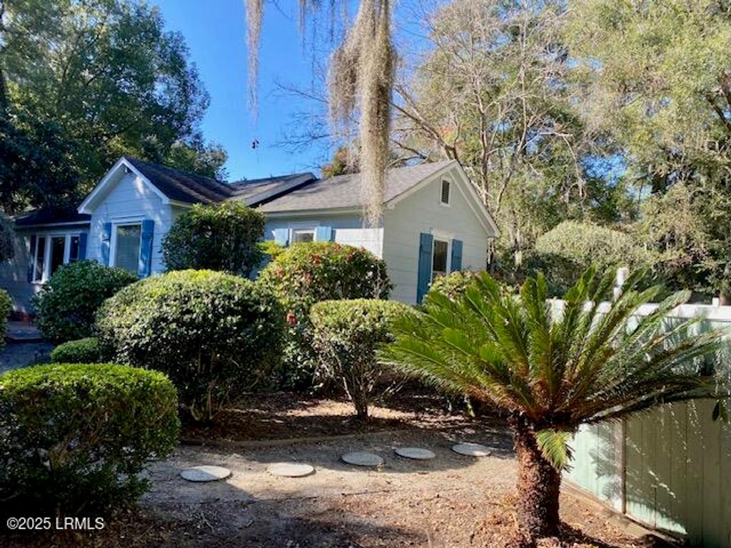 2301 Hermitage Road, Beaufort, SC 29902