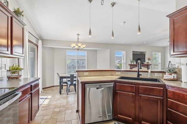 2637 E Keys Ct, Derby, KS 67037