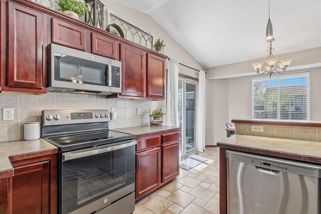 2637 E Keys Ct, Derby, KS 67037