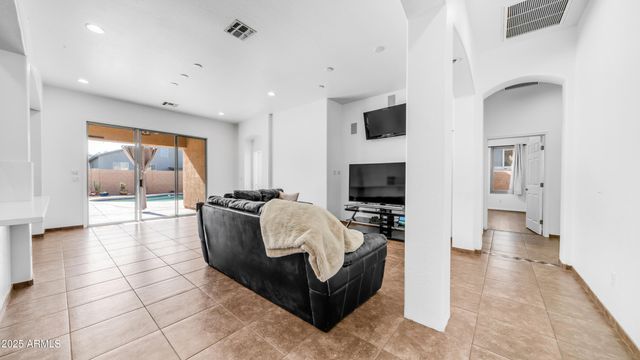 757 W CAROB Way, Chandler, AZ 85248